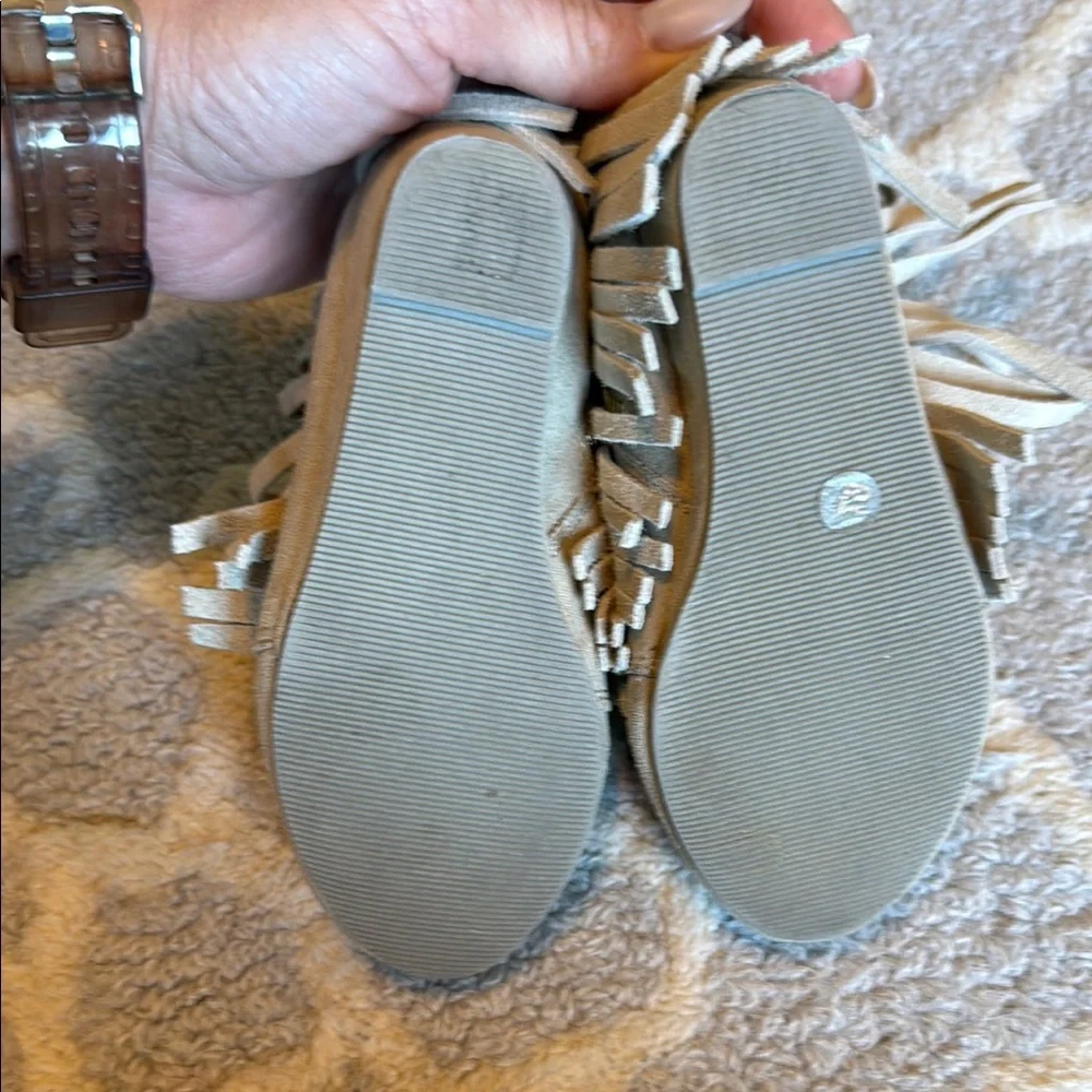 Joyfolie Girls Beige and Gold Fringe Moccasin Sneakers